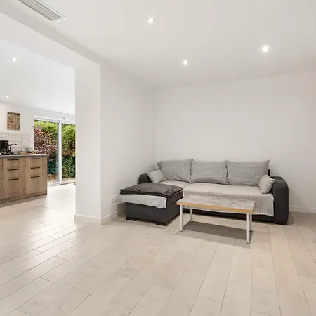 La Maison De Lecume Renovated Family House With Garden Dom wakacyjny